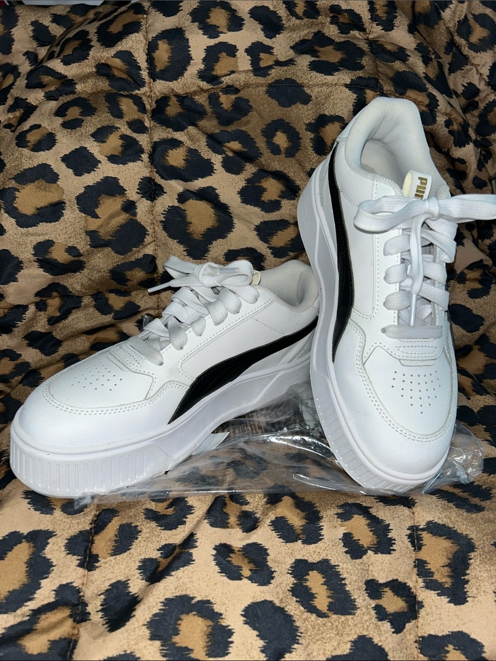 Puma White Platform Sneakers with Black Form strip Sz 8